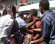 В столице Сомали возле ресторана прогремели два взрыва. 15 человек погибли